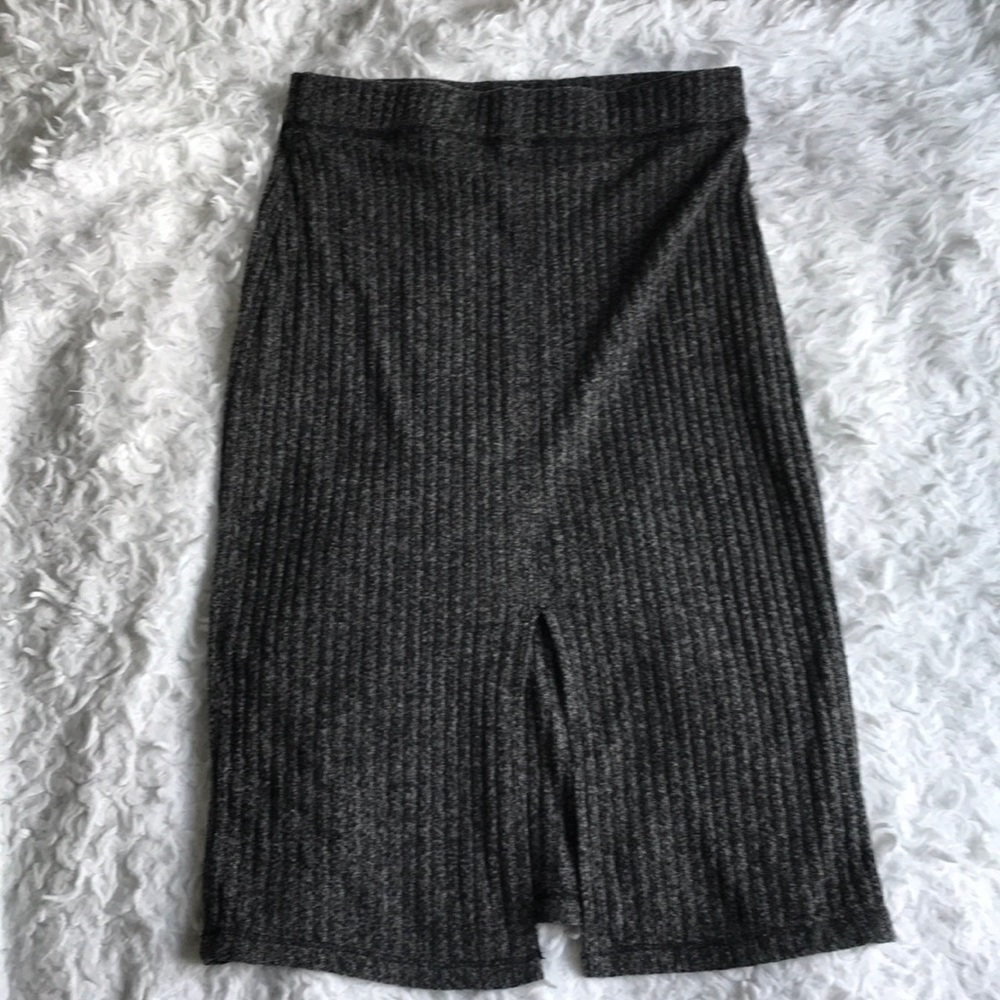 Gray pencil skirt